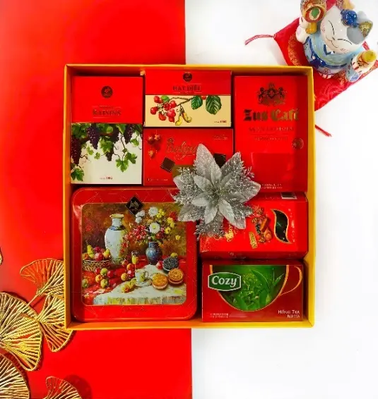 Hộp quà Tết 2026 HQ260573 – Bánh Luckysun, Kẹo Reina Gold, Socola Belgian