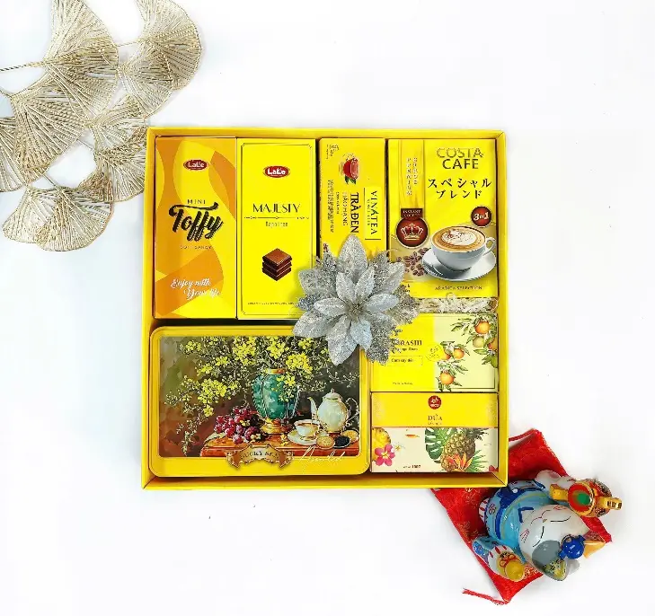 Hộp quà Tết 2026 HQ260593 – Bánh Luckysun, Kẹo mềm Toffy, Socola Majesty