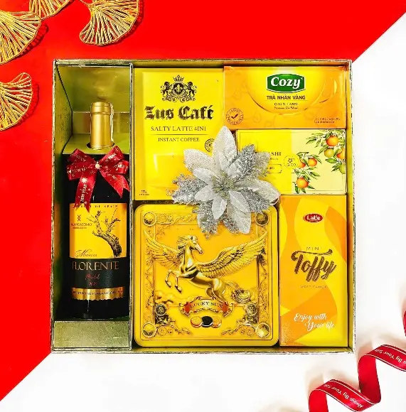 Hộp quà Tết 2026 HQ260604 – Rượu vang Florente, Bánh Lucky Sun, Kẹo Toffy
