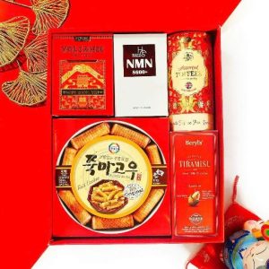 Hộp quà Tết 2026 HQ262405 – Viên uống trẻ hóa NMN Hokoen, Bánh quy cuộn Hàn Quốc, Kẹo Walker’s Toffees