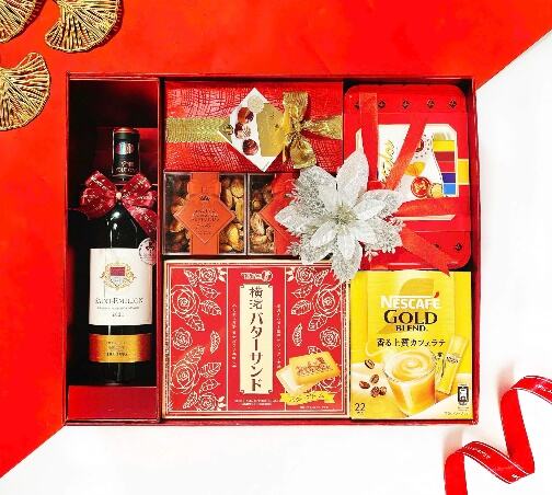 Hộp quà Tết 2026 HQ262556 – Rượu vang Saint Emilion, Bánh Takara, Kẹo BonBon