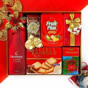 Hộp quà Tết 2026 HQ263080-B – Rượu Cognac Hennessy, Bánh Languly, Kẹo Fruits Plus
