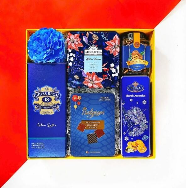 Hộp quà Tết 2026 HQ263098 – Rượu Chivas Regal 18, Bánh Reina Gold, Socola Belgian